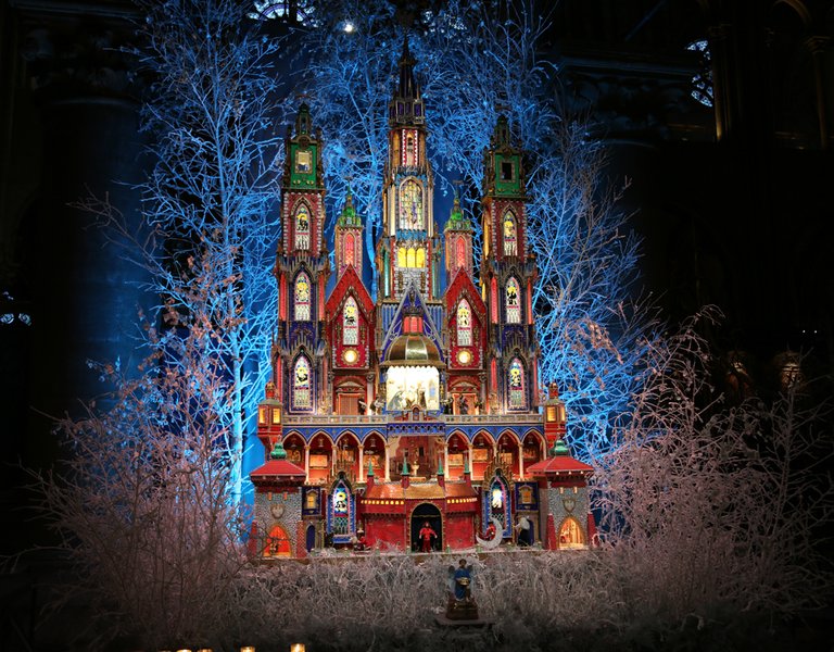 Krakow crèche on display in Paris