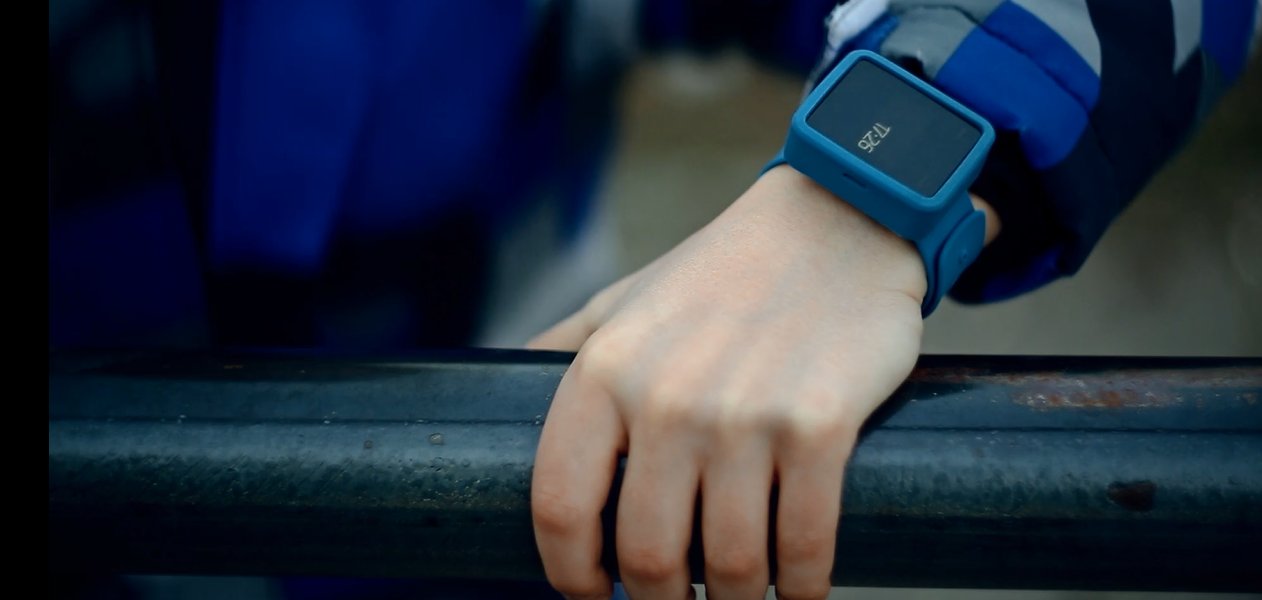 Poles design smartwatch for children