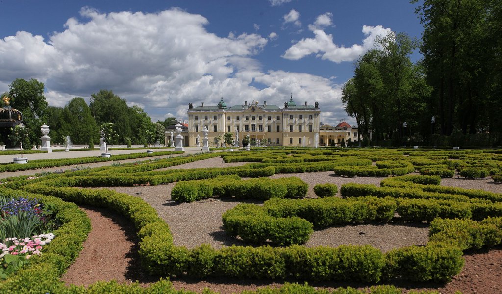 A Polish "Downton Abbey"