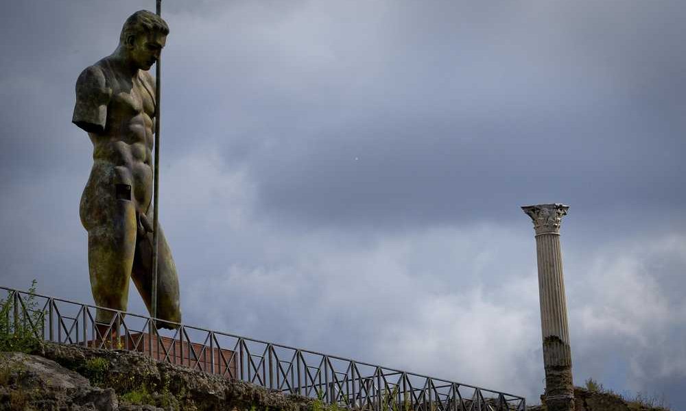 Polish sculptor's "Daedalus" a permanent addition to Pompeii