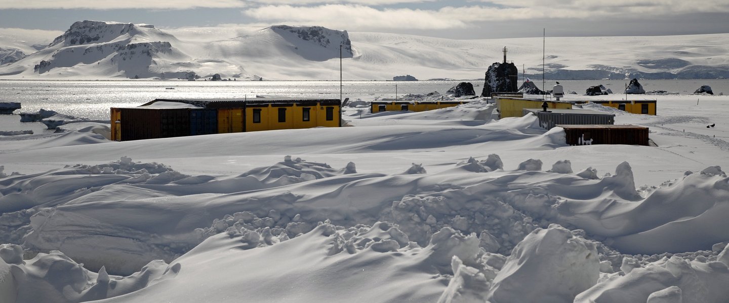 Arctowski station design in the finals of WAF World Building of the Year