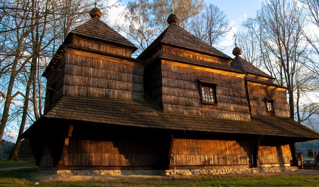 Wooden Tserkvas of the Carpathian Region in Poland and Ukraine