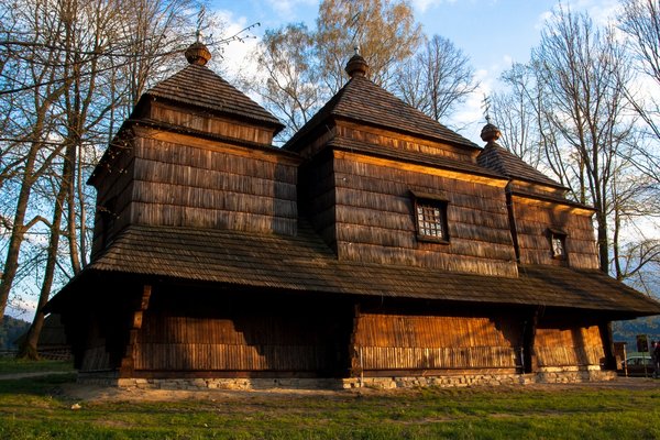 Drewniane cerkwie w Karpatach / Wooden Tserkvas of the Carpathian Region