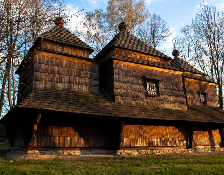 Wooden Tserkvas of the Carpathian Region in Poland and Ukraine