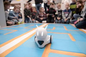 Educational robot Photon to be sold in countries including the US and China