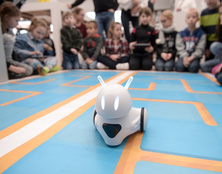 Educational robot Photon to be sold in countries including the US and China