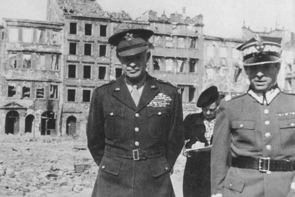 General dwight Eisenhower in Warsaw in 1945