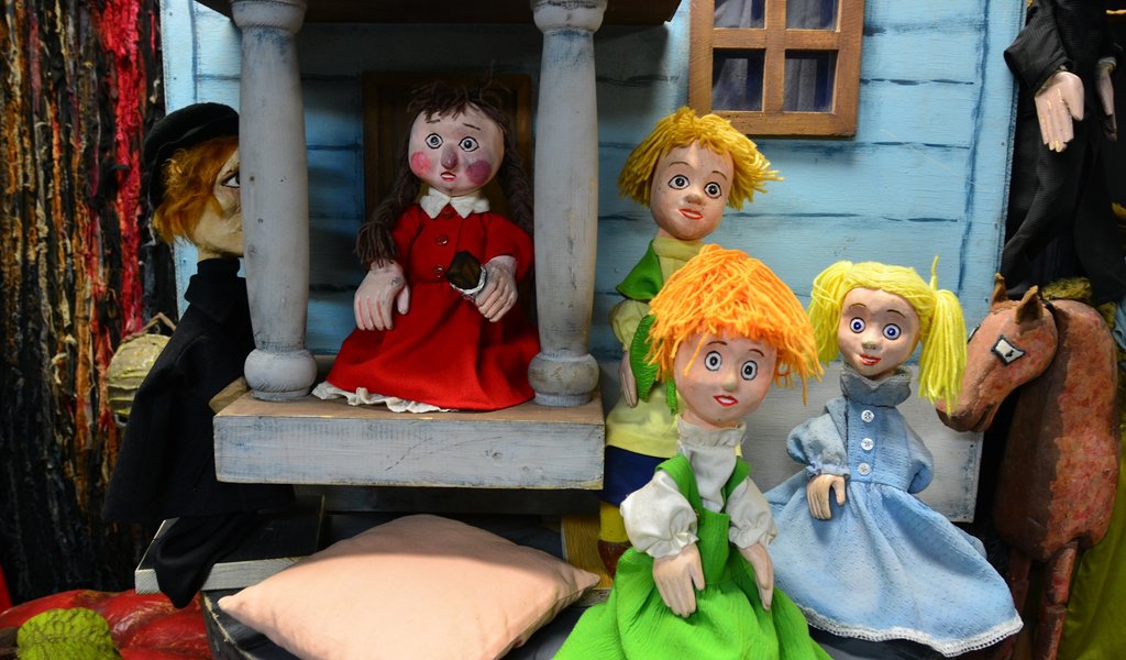 Puppets starring in literary classics