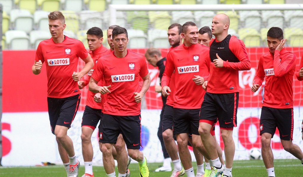 Poland’s star-studded team kicks off Euro 2016 campaign