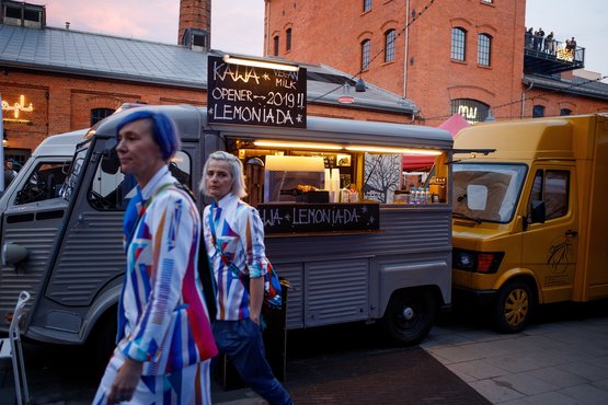 street-food-in-warsaw--uliczne-restauracje-warszawa_48012052458_o.jpg