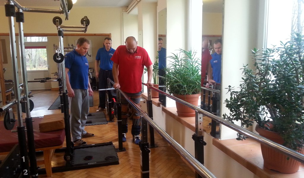 Success of Polish doctors – patient with severed spinal cord walks again