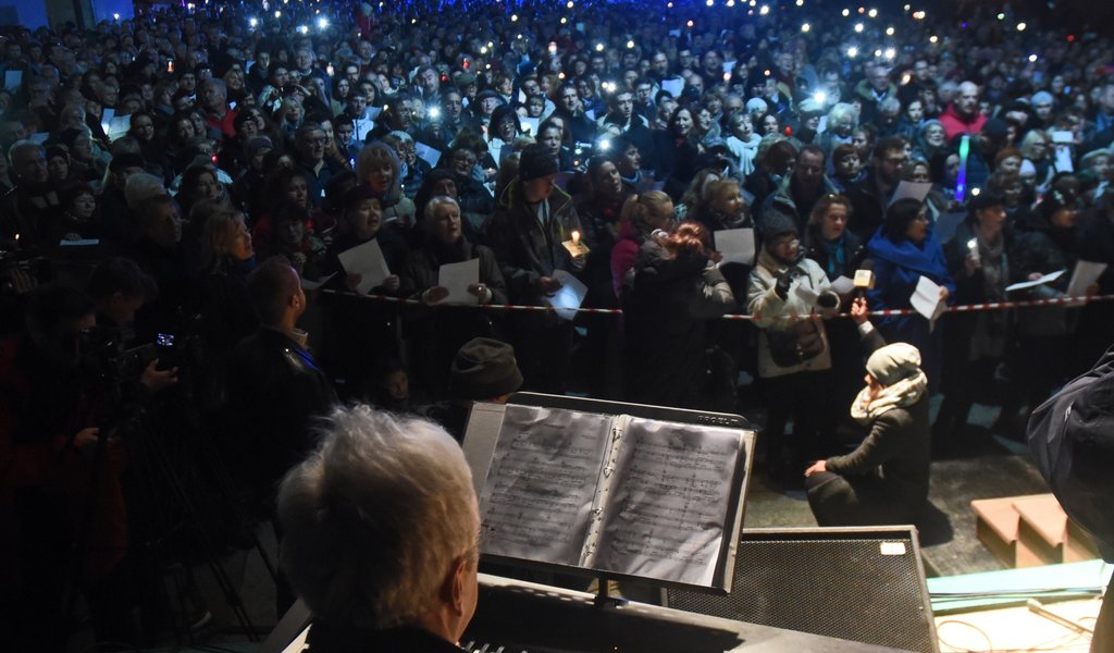 So long, Leonard: Polish fans bid farewell to Cohen