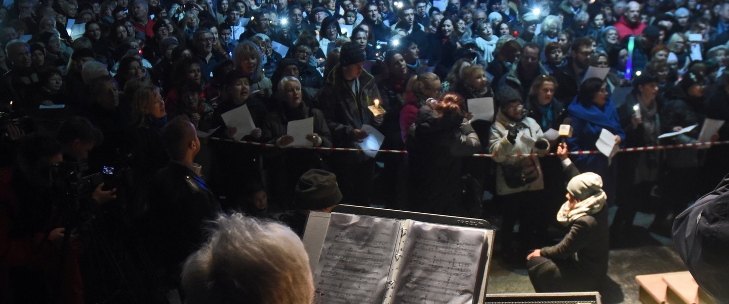 So long, Leonard: Polish fans bid farewell to Cohen