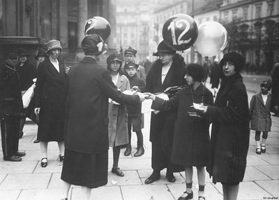 1927, woman agitating before  Warsaw City Council elections