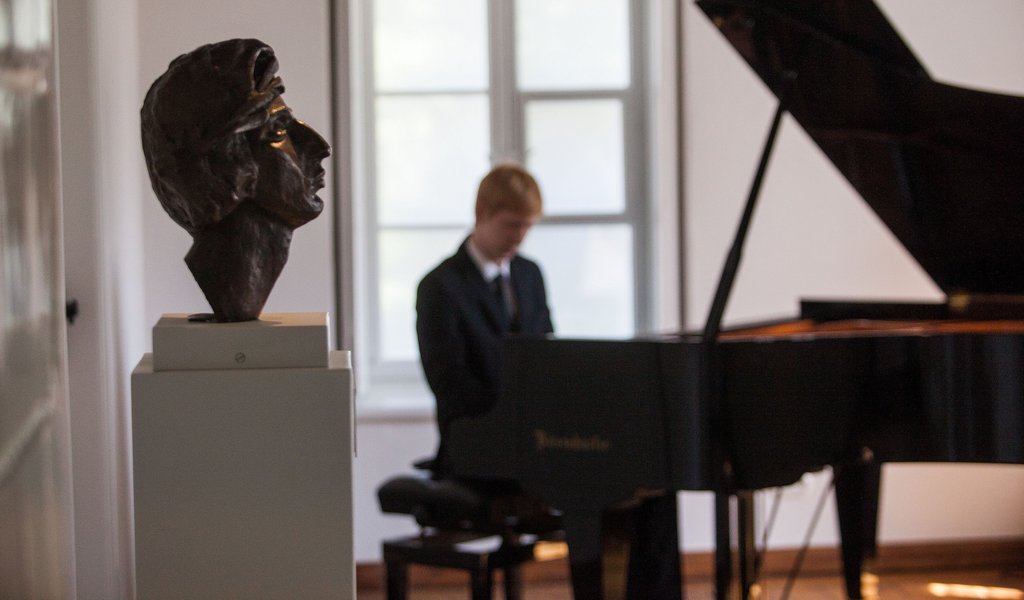 Hand-written Chopin manuscript bought by Warsaw museum