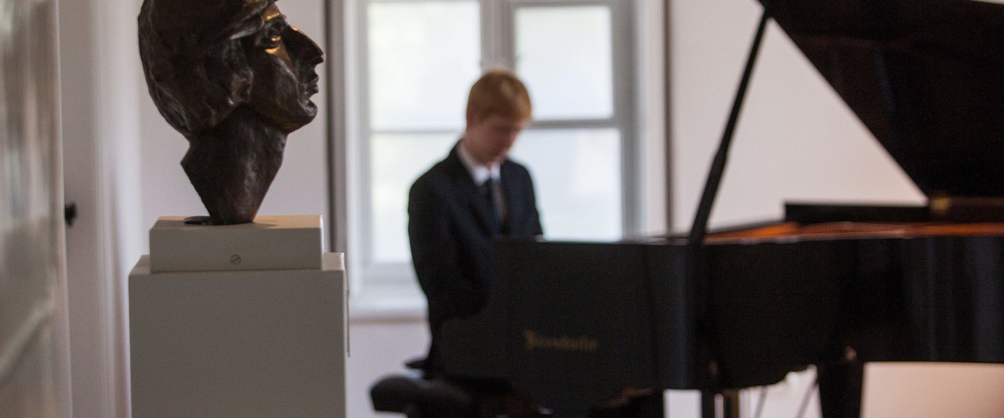 Hand-written Chopin manuscript bought by Warsaw museum