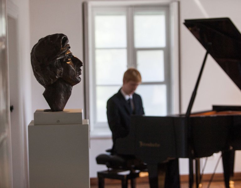 Hand-written Chopin manuscript bought by Warsaw museum