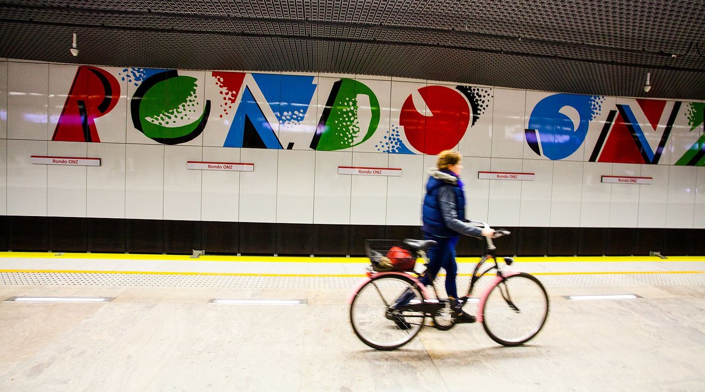 Warsaw metro second line, sign by W.Fangor