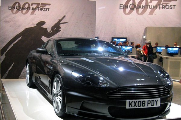 Aston_Martin_DBS_James_Bond.jpg